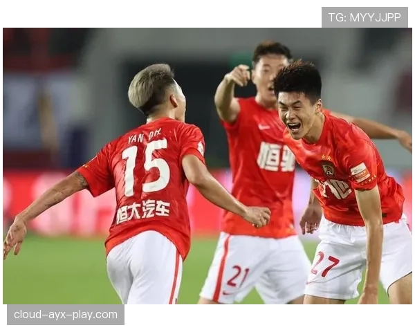 广州队联赛半程胜率偏低，中前场配合问题影响多场赛果